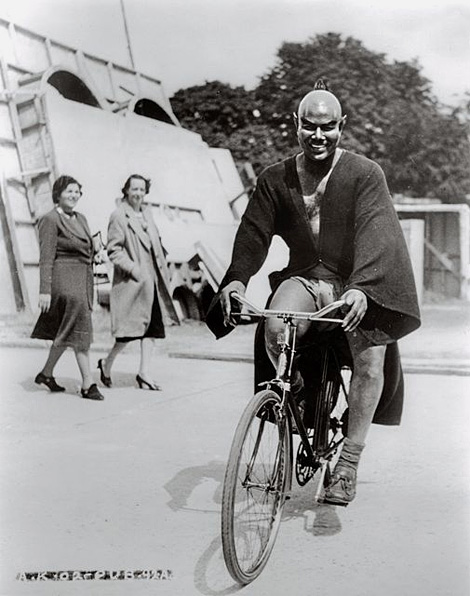 Rex Ingram rides a bike Rex Ingram rides a bike