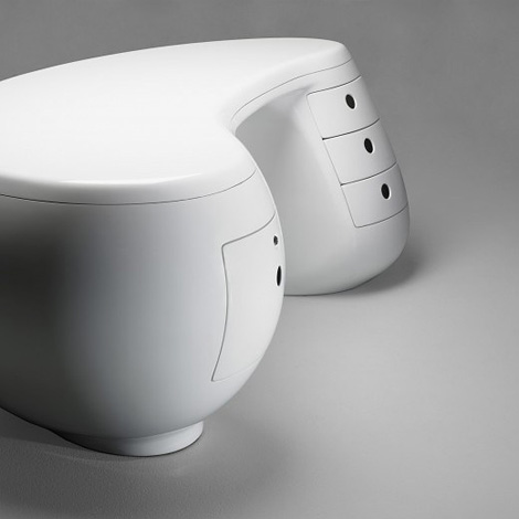 Boomerang desk
