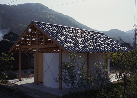 Hut with the Arc Wall