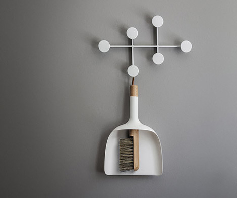 Afteroom coat hanger