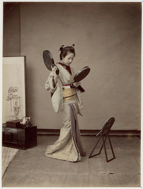 Japanese woman with mirrors