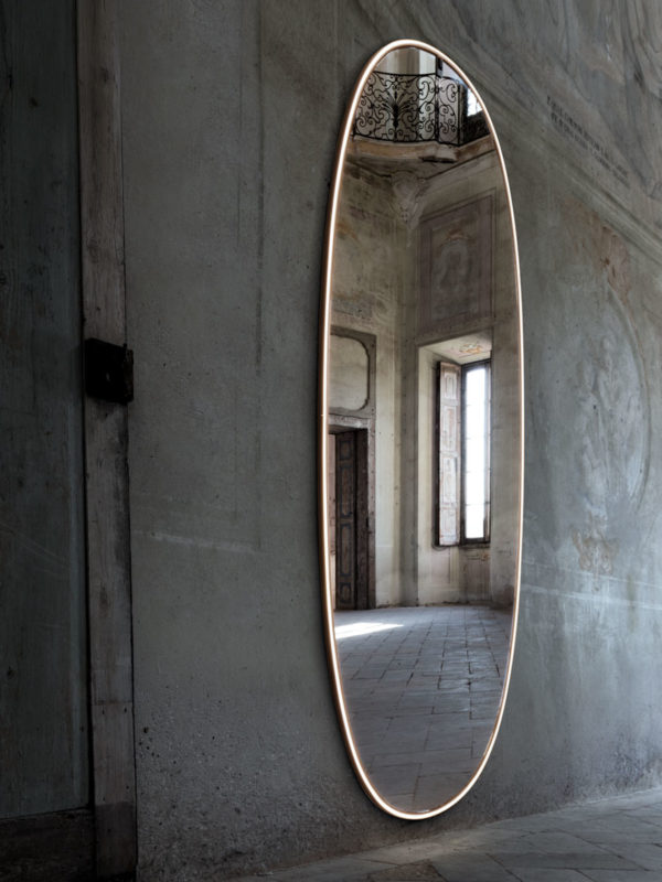 La Plus Belle illuminated mirror