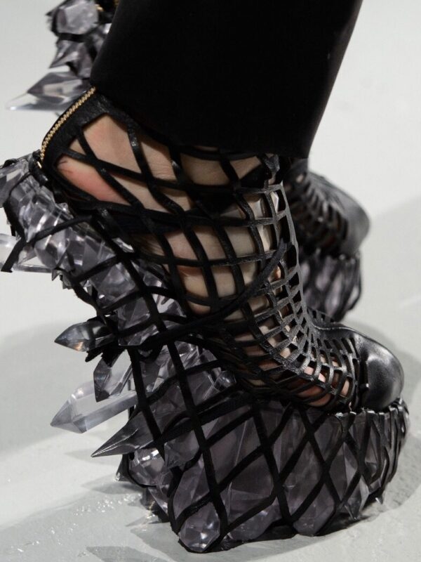 Crystalline shoe
