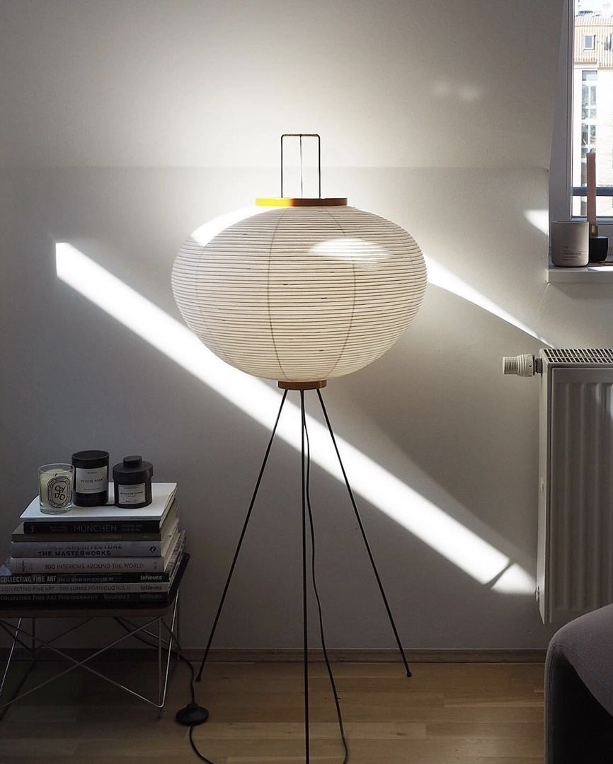 Noguchi Akari 10A light sculpture